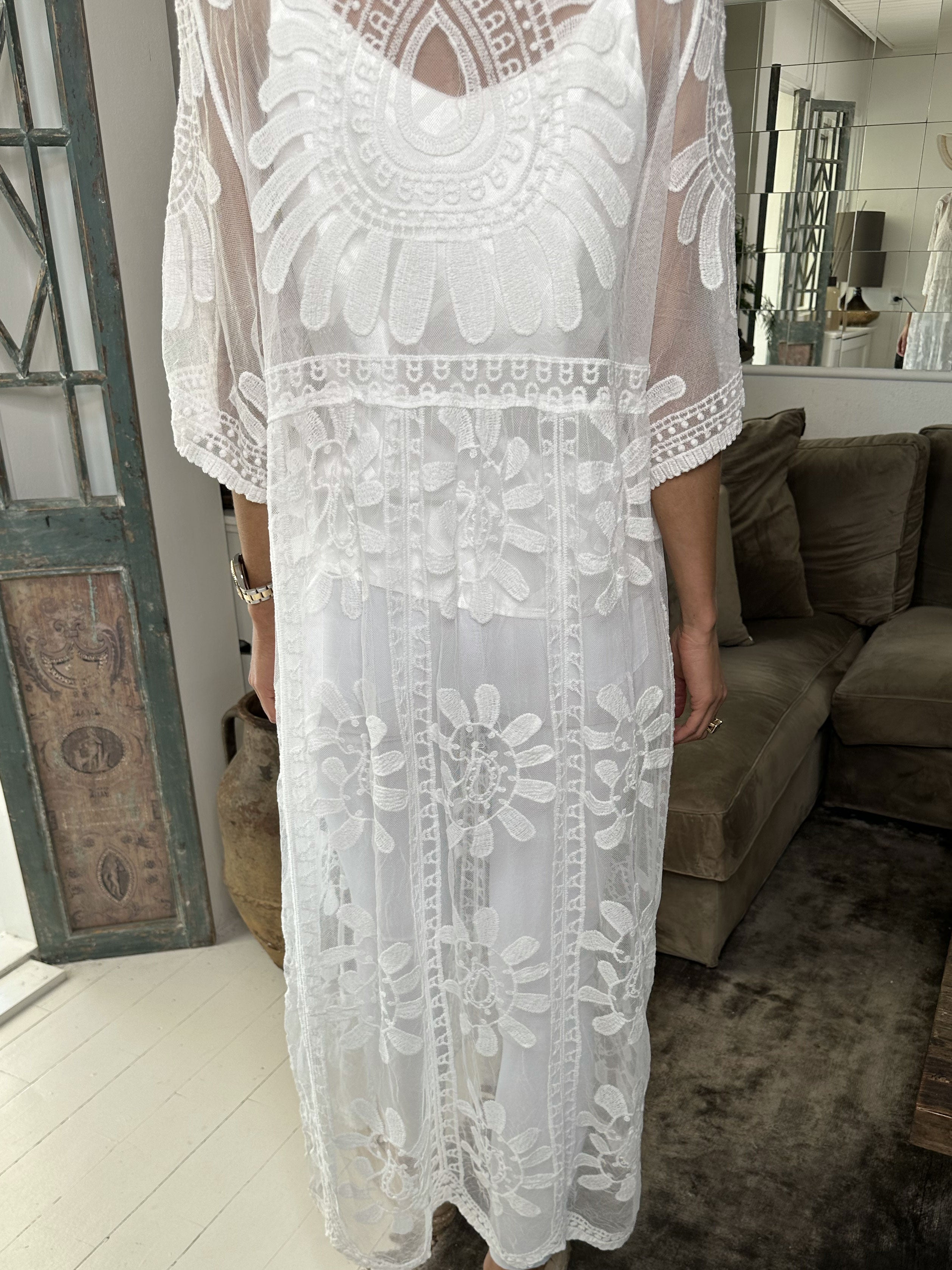 Amalie - Feminin semi-transparent blonde kjole